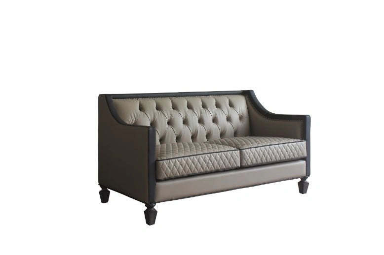 Loveseat w/3 Pillows