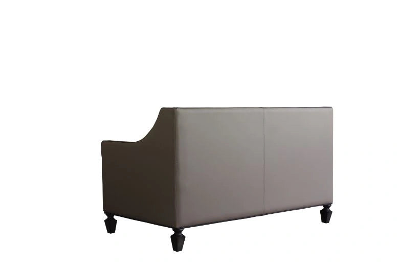 Loveseat w/3 Pillows
