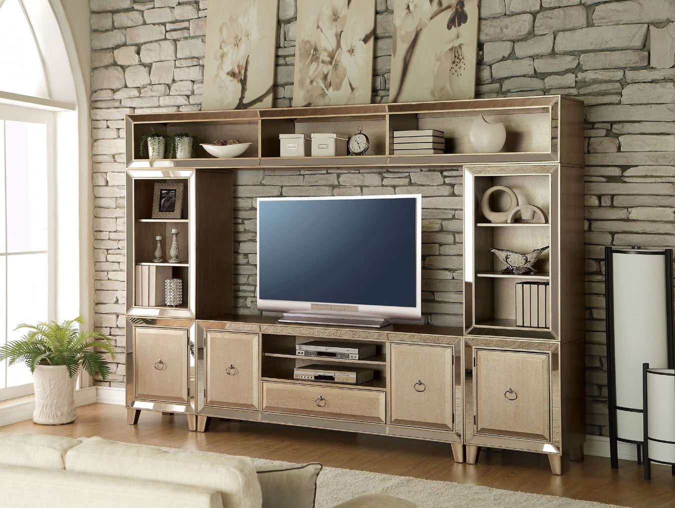 Voeville Collection