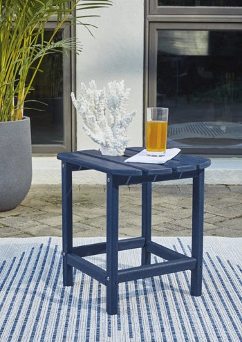 Sundown Treasure End Table - Dimensional Outlet Furniture (Oakland, CA)