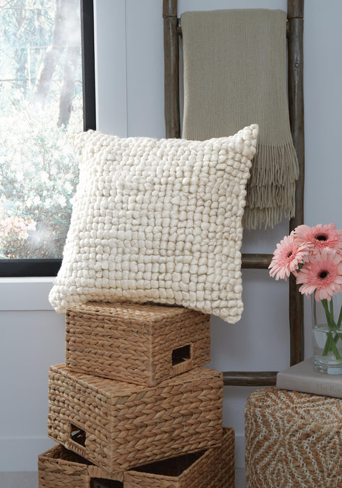 Aavie Pillow - Dimensional Outlet Furniture (Oakland, CA)