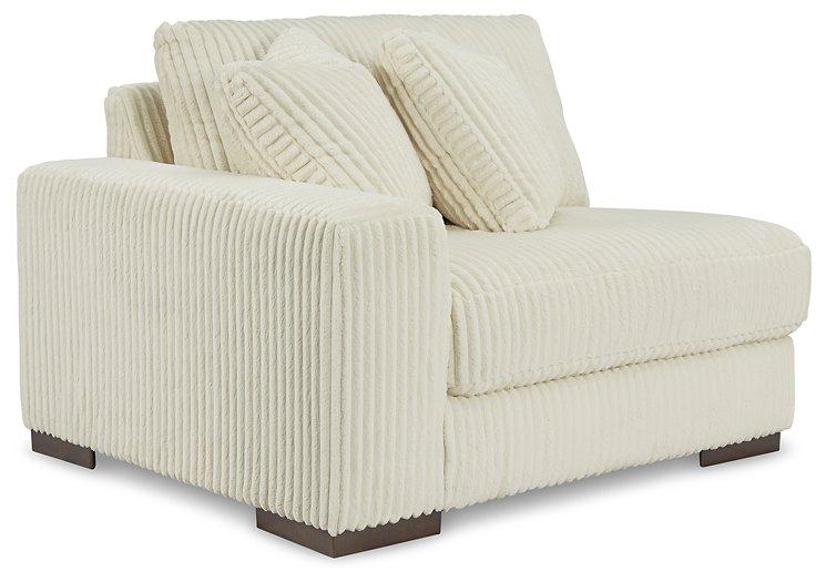 Lindyn Sectional Sofa - Dimensional Outlet Furniture (Oakland, CA)